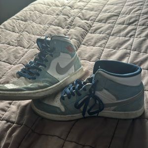jordan 1 OG hyper royals